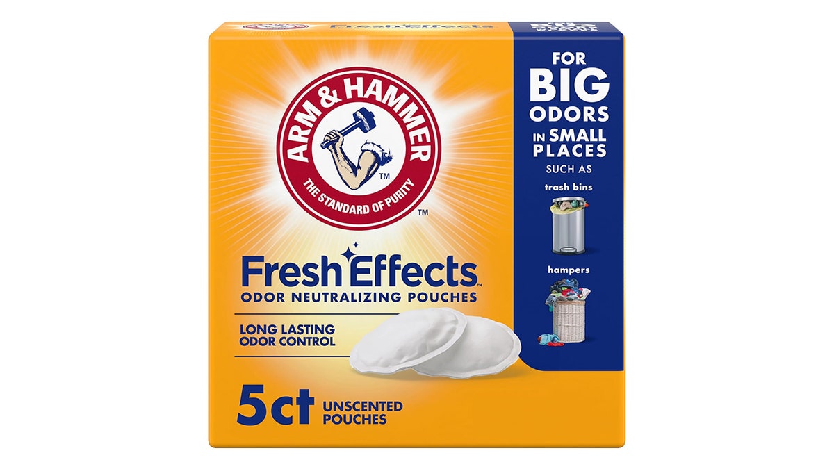 Let baking powder neutralize odors in your trash can.