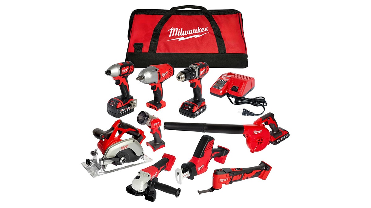 This set has yard tools and power tools all in one.