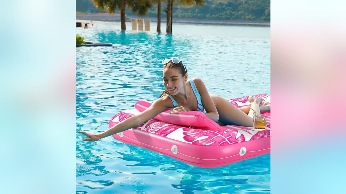 The removable pillow keeps you comfortable while you're relaxing.