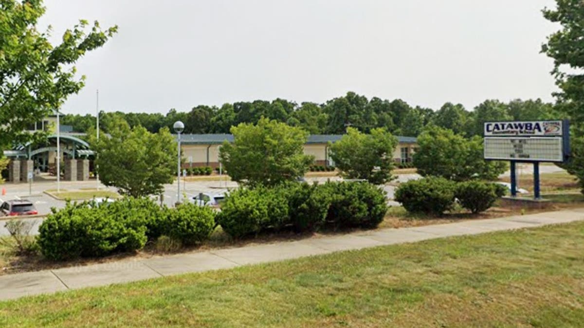 Exterior de la escuela primaria Catawba