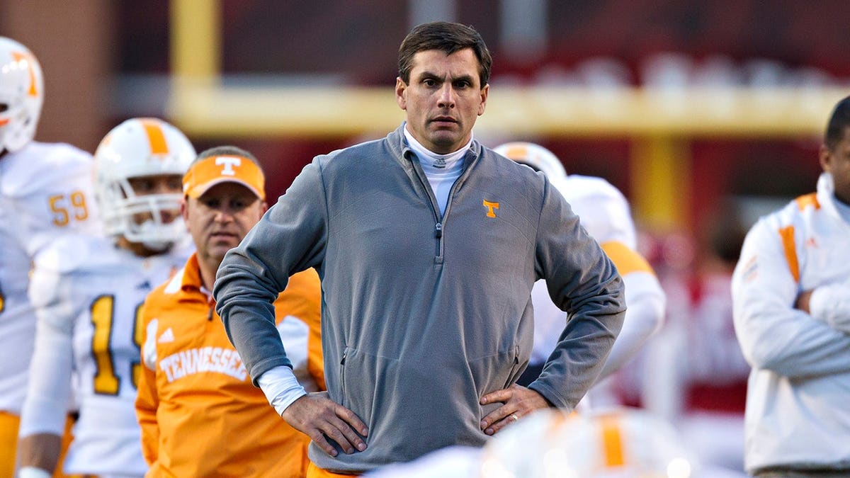 Tennessee Volunteers head coach Derek Dooley watches team warm ups