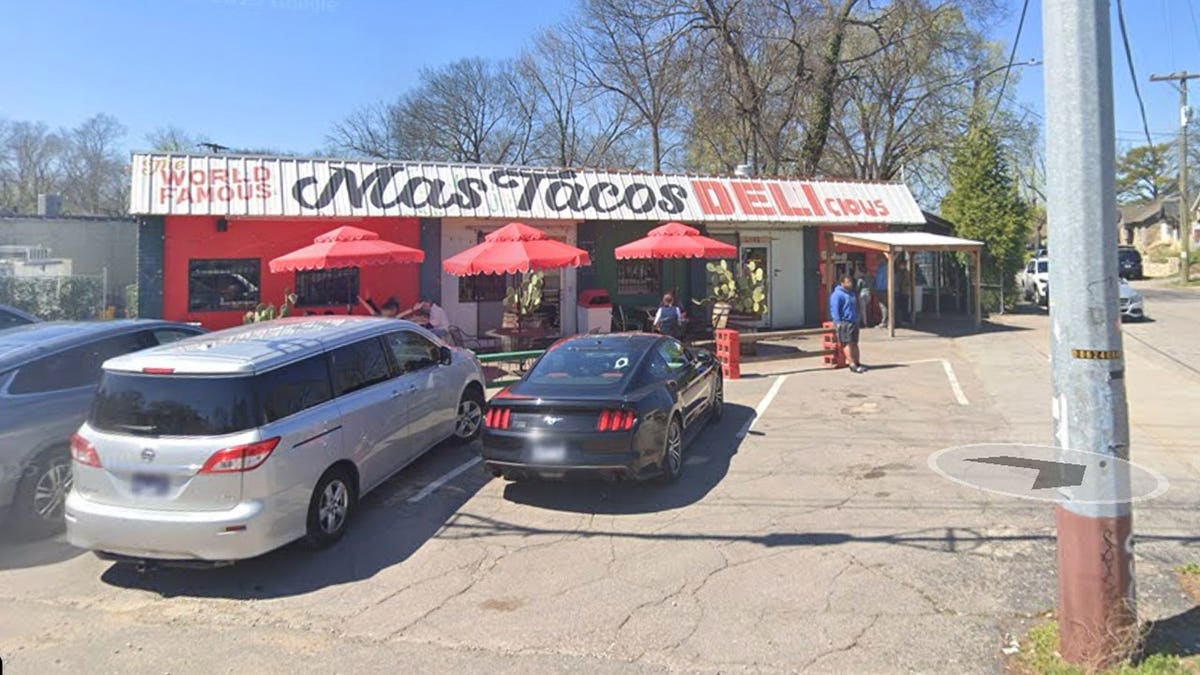 Mas Tacos Por Favor sign in Nashville