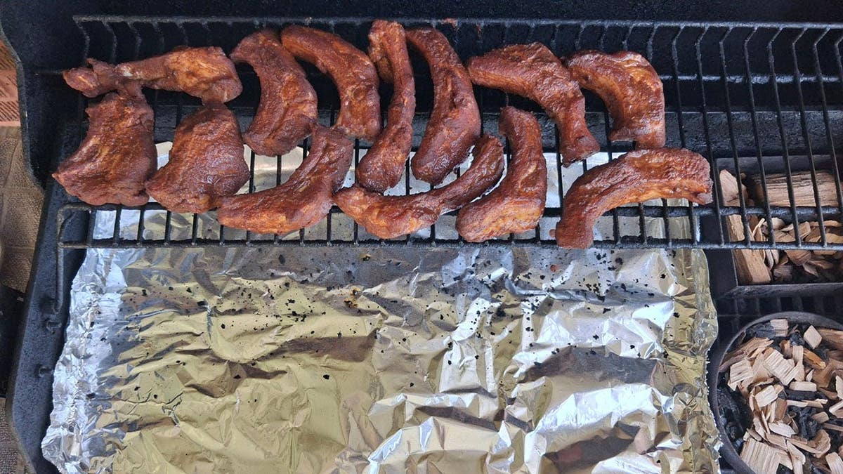 Screencaps reader James B. shows us the ribs on his grill.