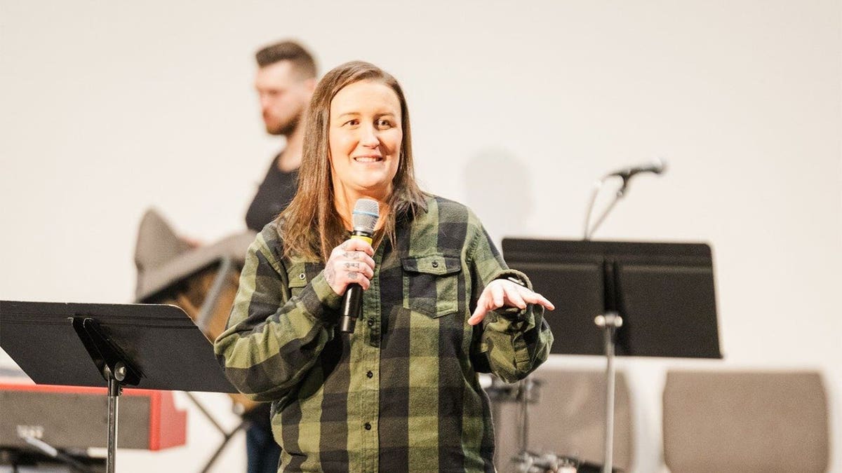 Kyla-Gillespie-giving-a-presentation