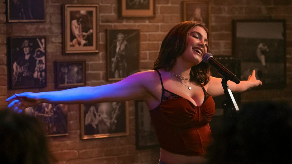 Ella Bright as Hannah Wells