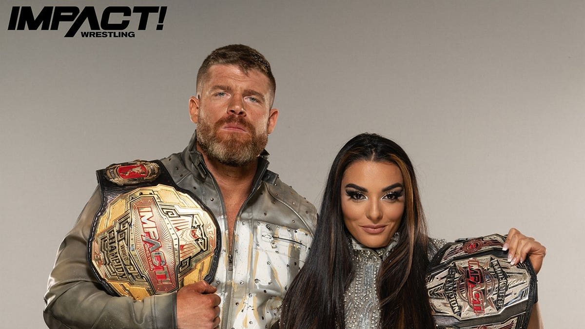 Steve Maclin and Deonna Purrazzo pose for a photo