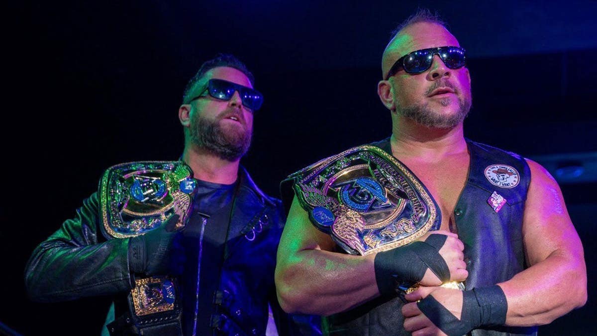 Belts in the hands of Hale Collins and Vik Dalishus