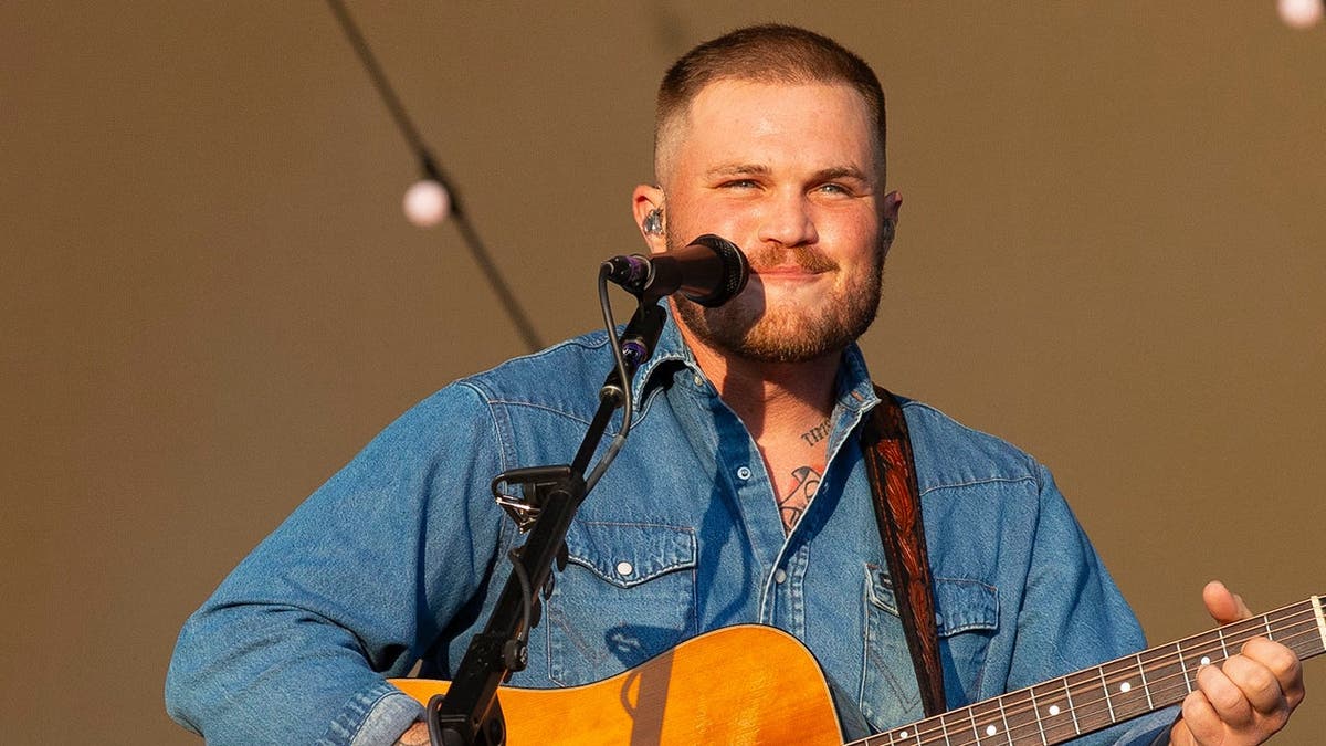 Zach Bryan is a major country music superstar.