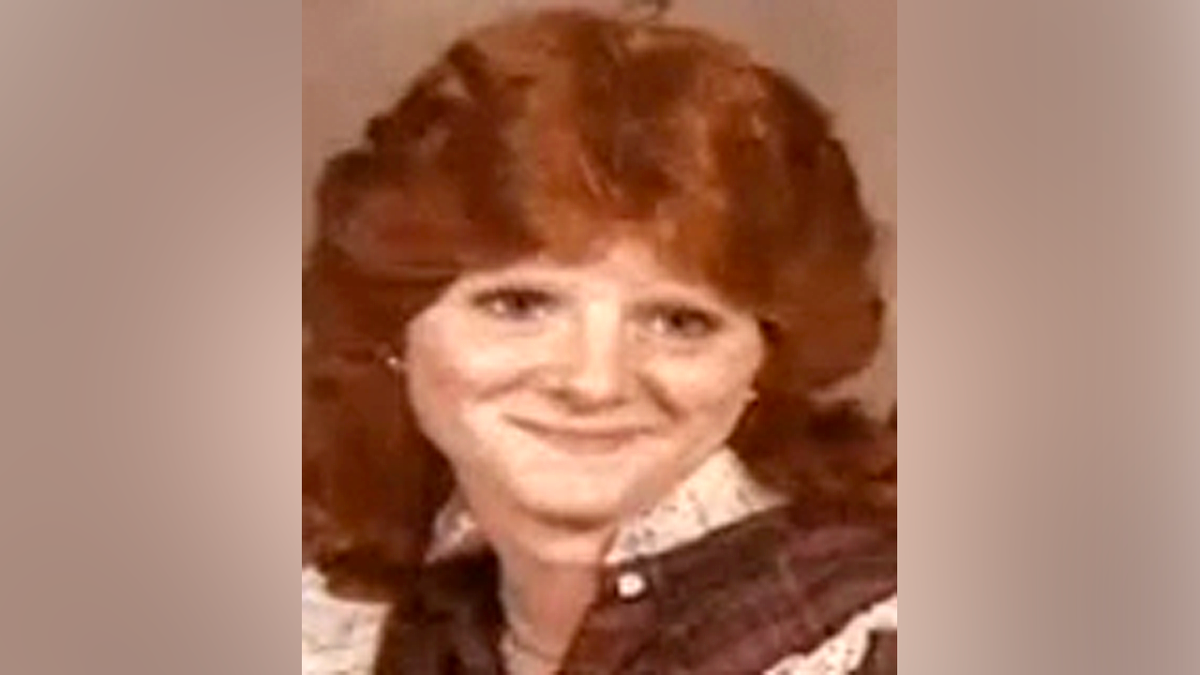 Portrait of Anna Lee Manning earlier her disappearance successful Kentucky successful 1992