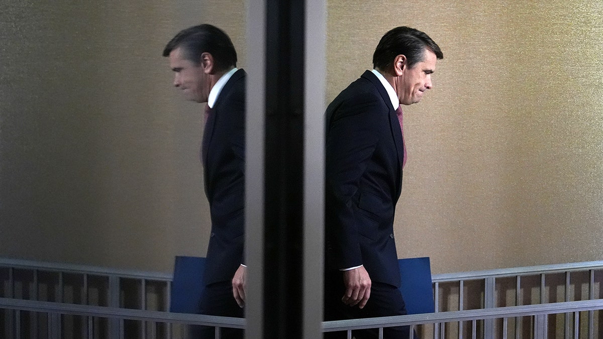 Todd llega a una rueda de prensa en el Departamento de Justicia.