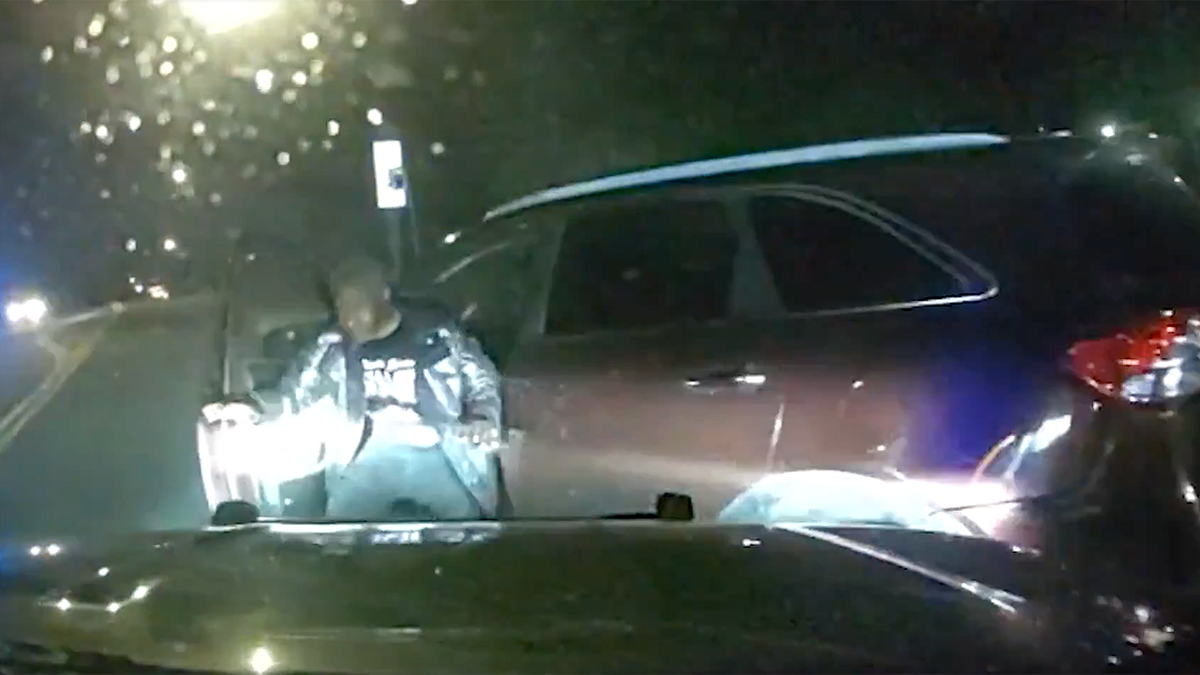 La policía de Aurora detiene a un sospechoso tras una persecución nocturna en la que abandonó un vehículo robado