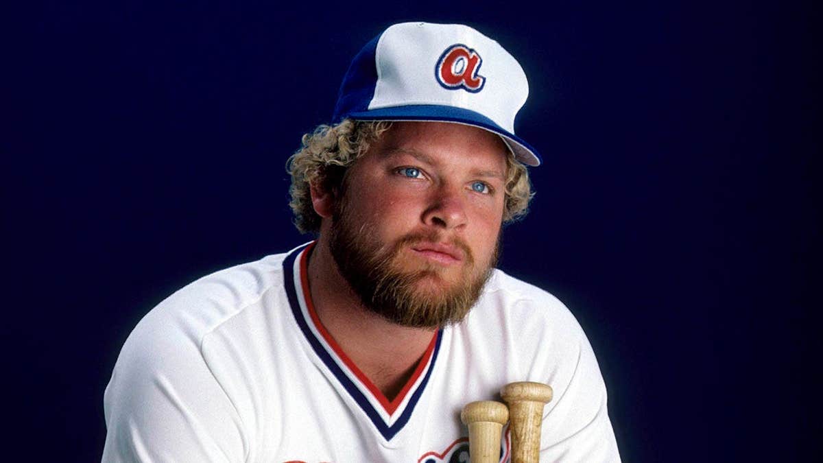 Atlanta Braves infielder Bob Horner lasting connected the tract astatine Fulton County Stadium
