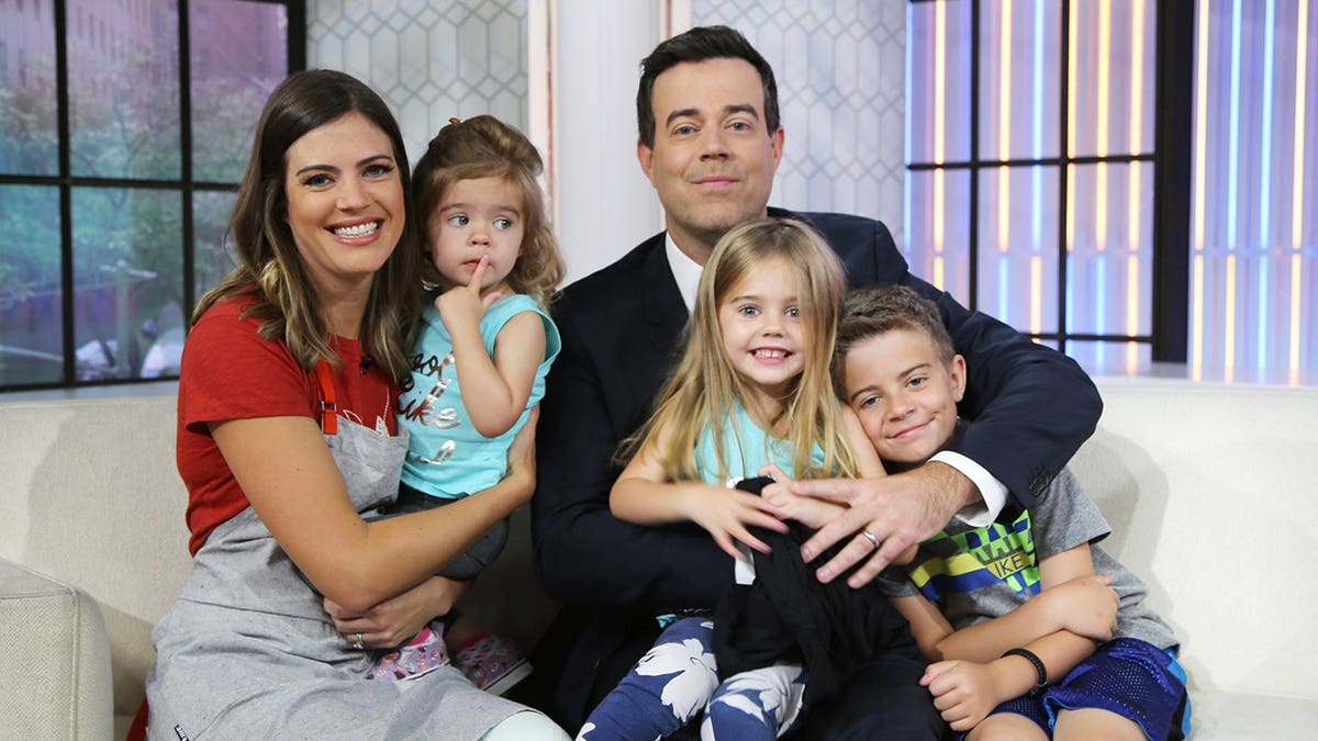 Carson Daly standing with Siri Daly, London Rose, Etta Jones, and Jackson James
