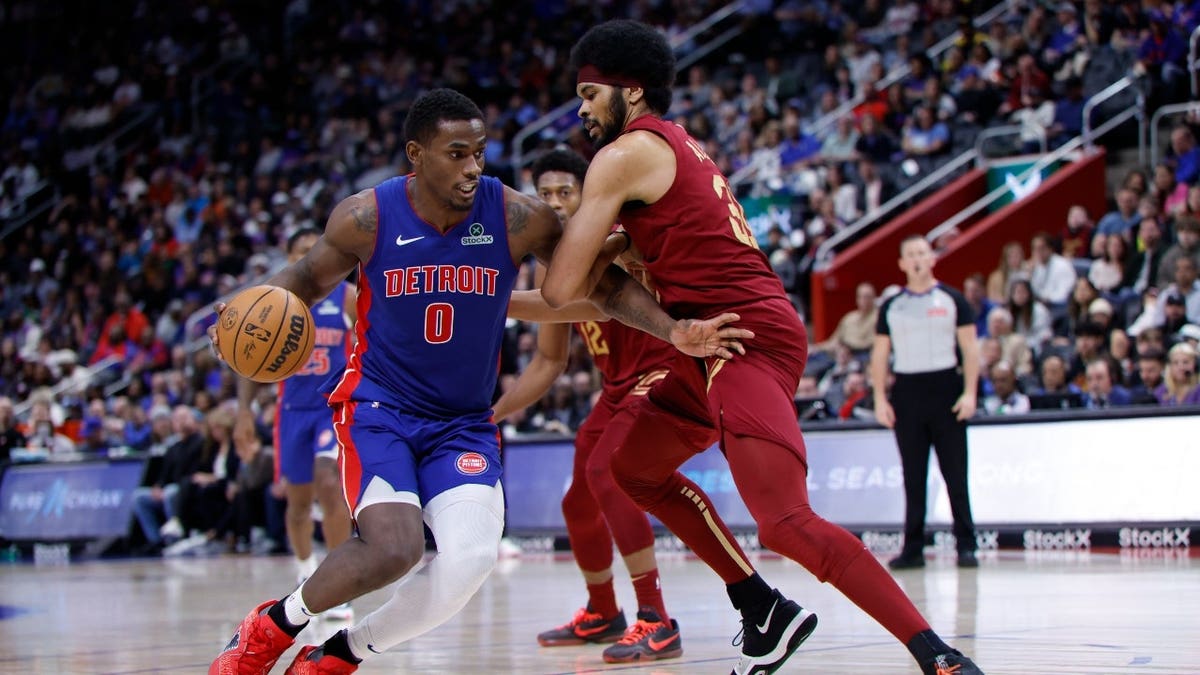 Detroit Pistons C Jalen Duren posts up Cleveland Cavaliers C Jarrett Allen at Little Caesars Arena.