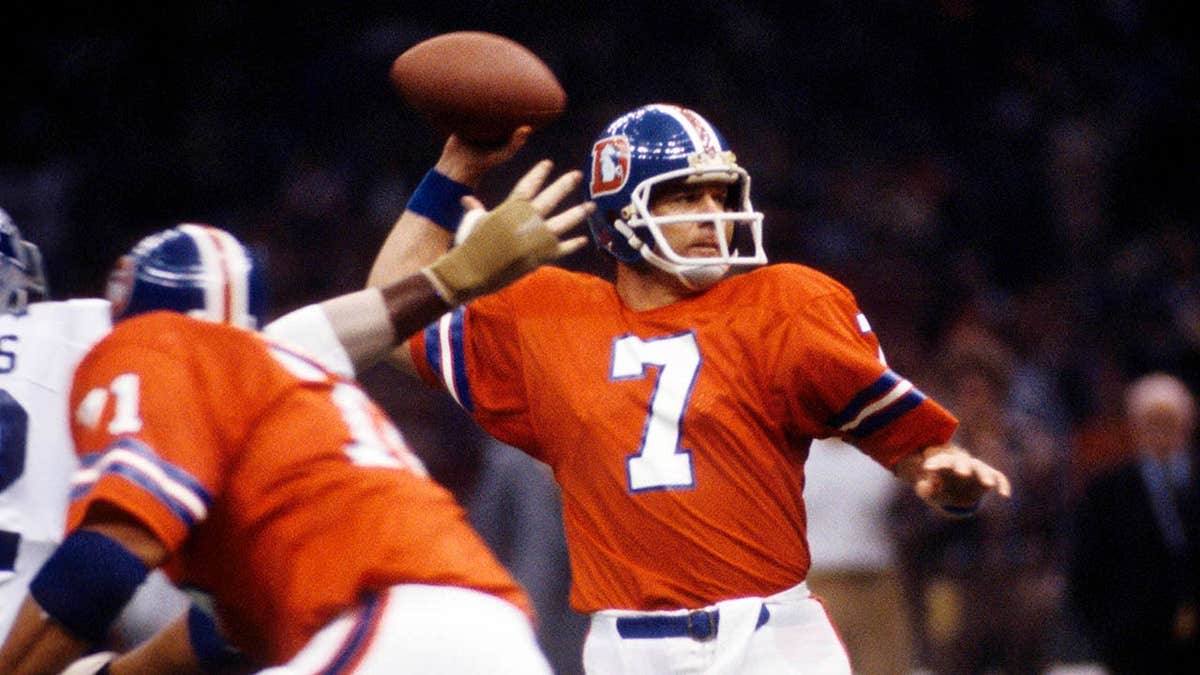 Denver Broncos backmost Craig Morton throwing a walk during Super Bowl XII