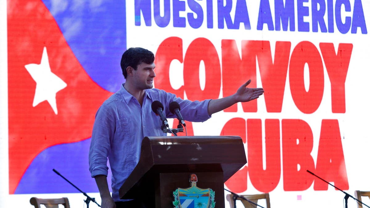 David dando una charla en el Instituto Cubano de Amistad con los Pueblos, en La Habana