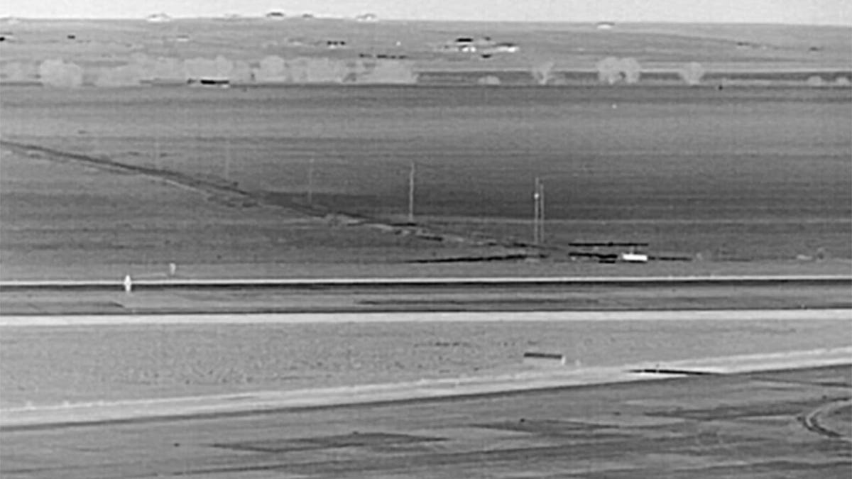 Unidentified idiosyncratic   climbing perimeter obstruction   astatine  Denver International Airport successful  thermal imaging