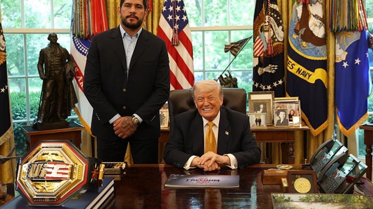 President Donald Trump posing with UFC heavyweight Alex Pereira in the Oval Office