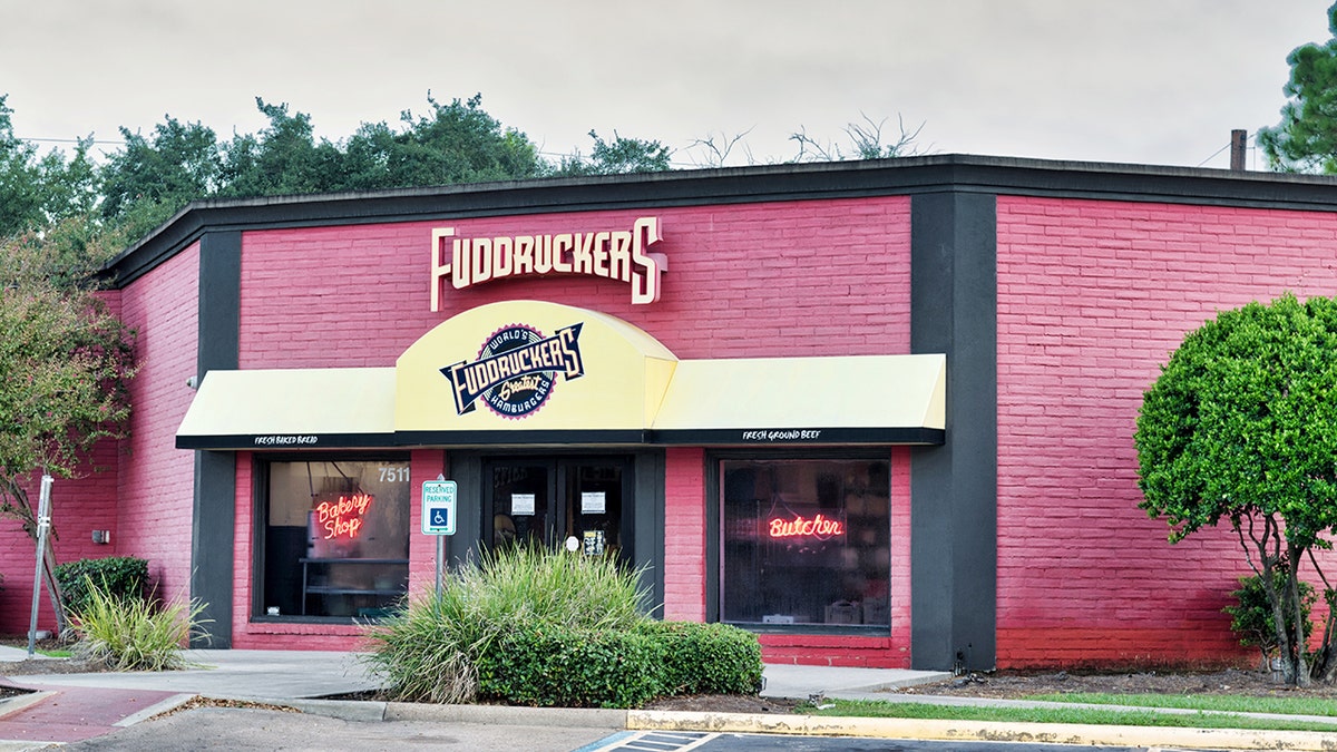 The exterior of a Fuddruckers is shown.