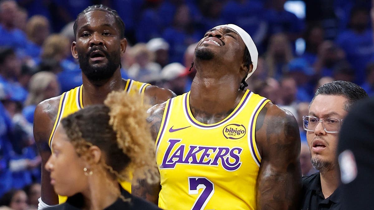 Los Angeles Lakers forward Jarred Vanderbilt walking off court in pain at Paycom Center