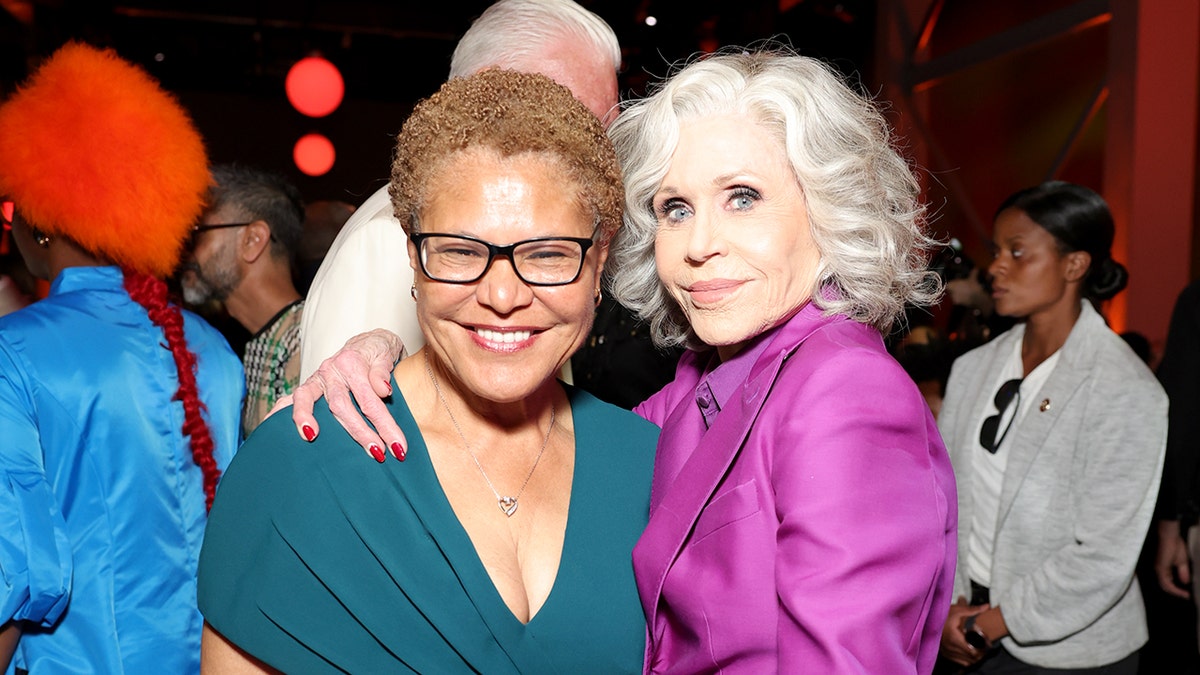 Karen y Jane Fonda
