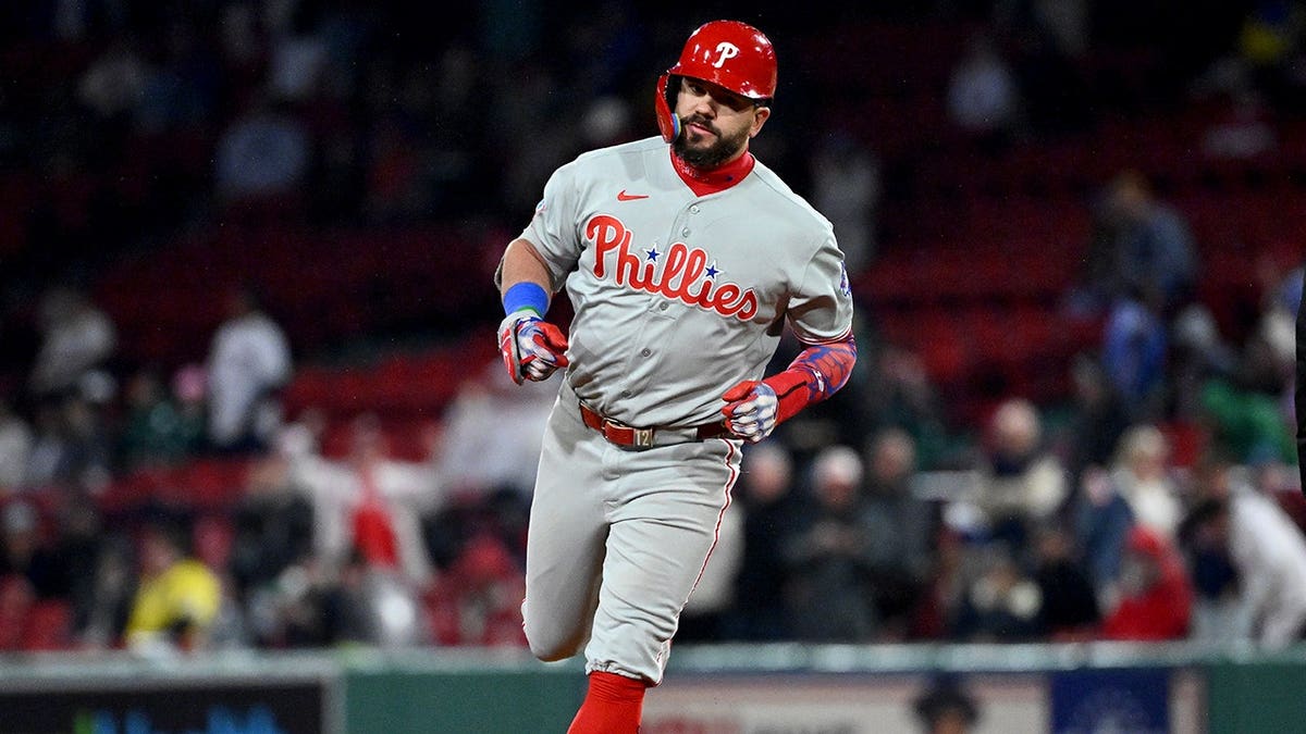 Kyle Schwarber runs base after scoring at Fenway Park