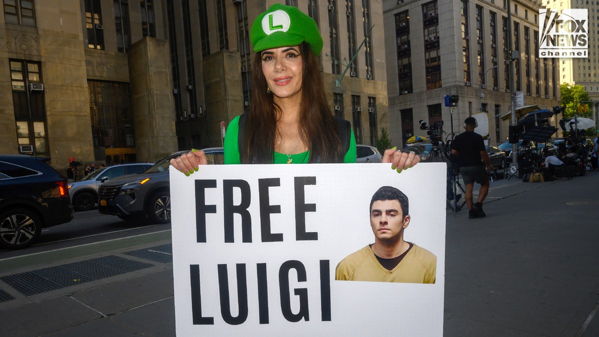 A Luigi Mangione supporter standing outside the New York Supreme Criminal Court.