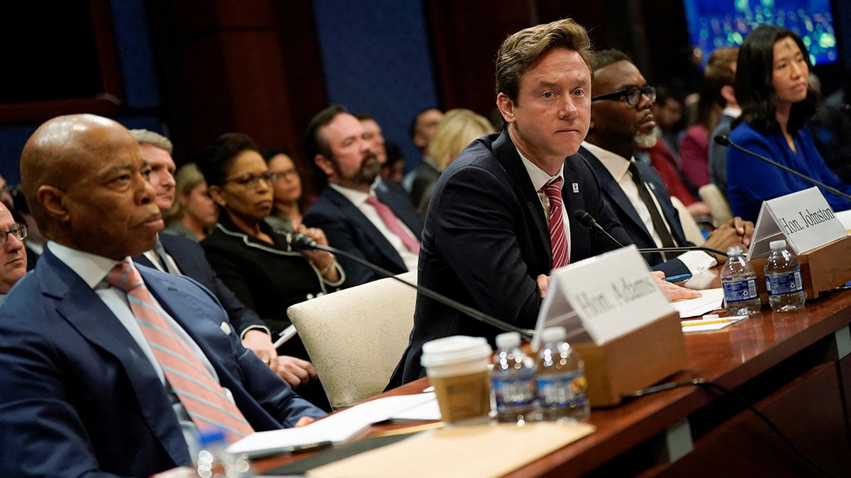 Denver , Mike , en la audiencia de la Comisión de Supervisión de la Cámara de Representantes