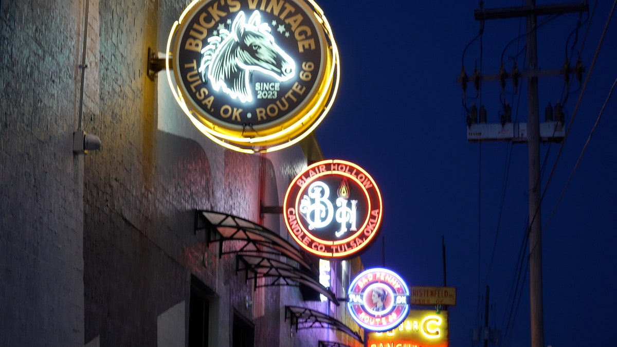 Commission in Tulsa revive Route 66 with neon signs | Fox News