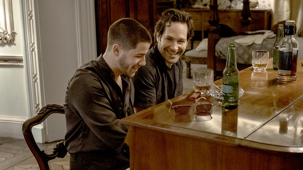 Nick Jonas y Paul Rudd protagonizan «Power Ballad»