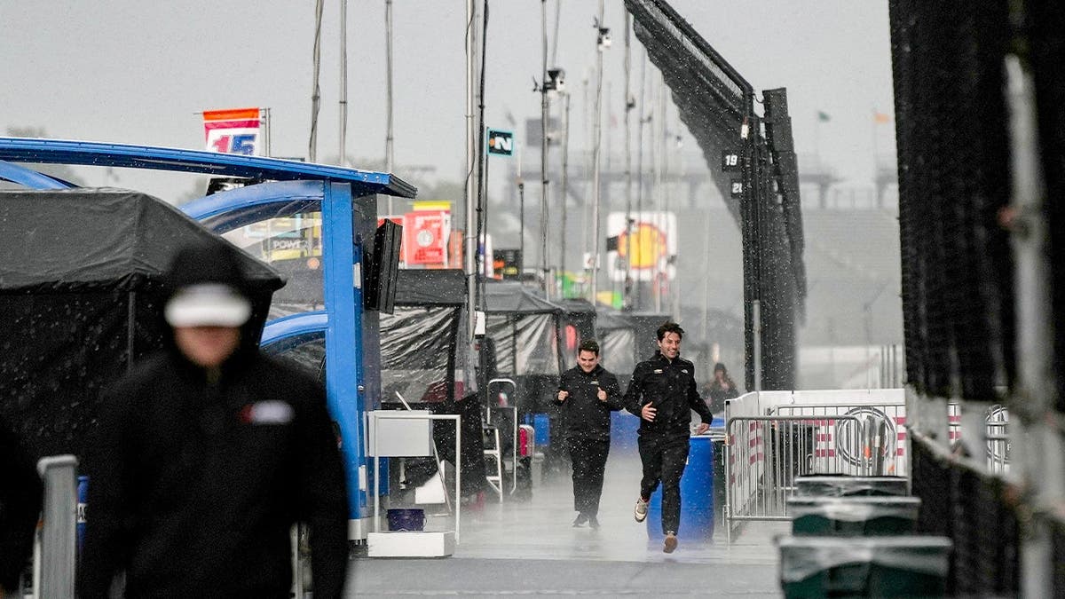 Chuva no pit lane do Indianapolis Motor Speedway