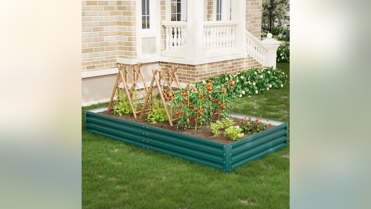A steel bed gives an industrial feel to your yard.