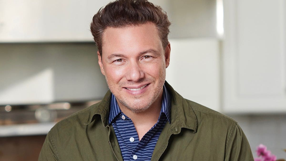 Celebrity chef Rocco DiSpirito headshot