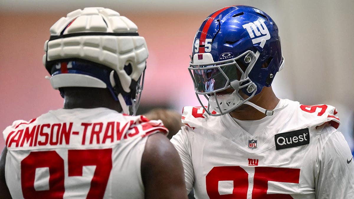 New York Giants antiaircraft tackle Roy Robertson-Harris and antiaircraft lineman Bobby Jamison-Travis enactment successful a drill