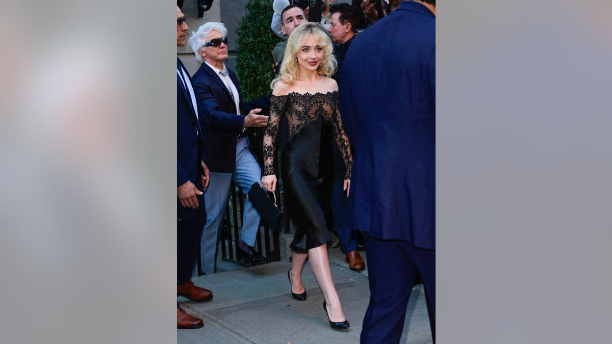 Sabrina Carpenter na festa pré-Met Gala de Anna Wintour em Nova York