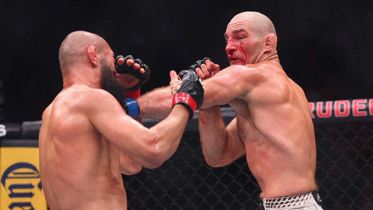 Sean Strickland defeats Khamzat Chimaev in a fight for the UFC middleweight championship