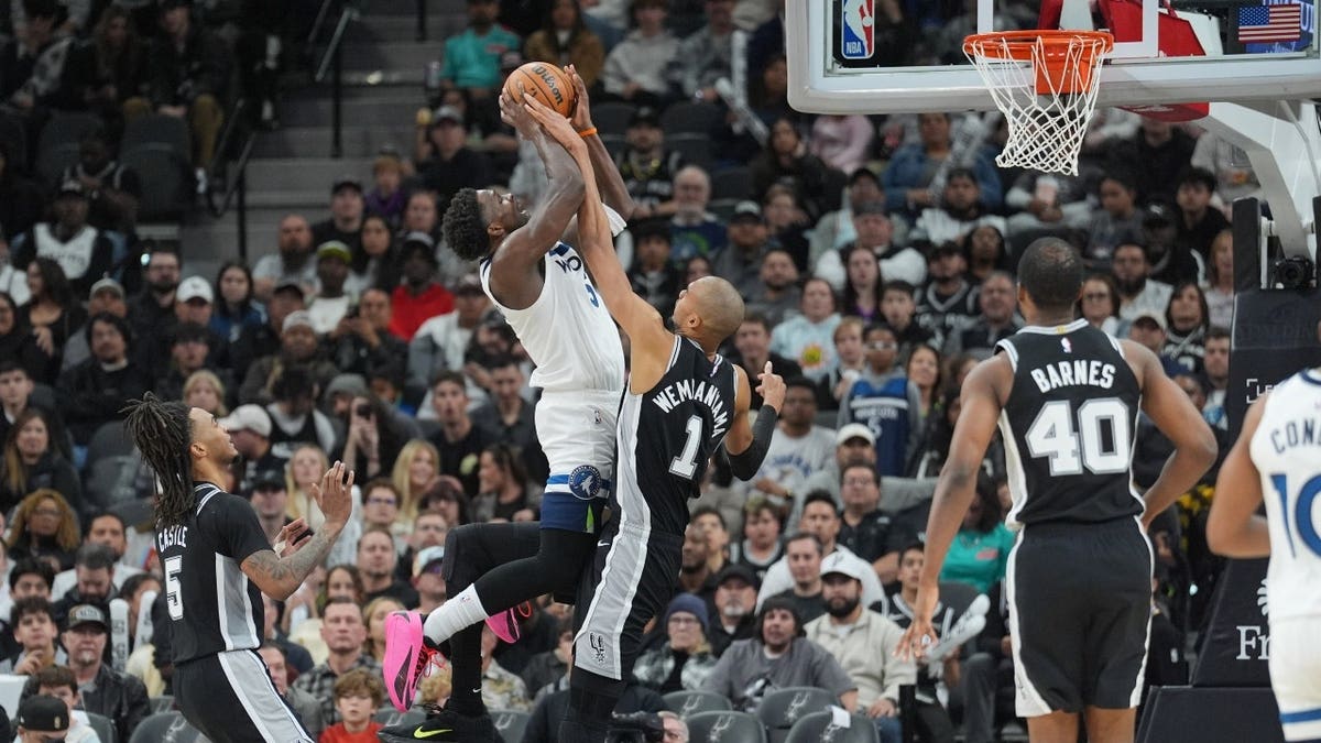 San Antonio Spurs C Victor Wembanyama meets Minnesota Timberwolves SG Anthony Edwards at the rim.