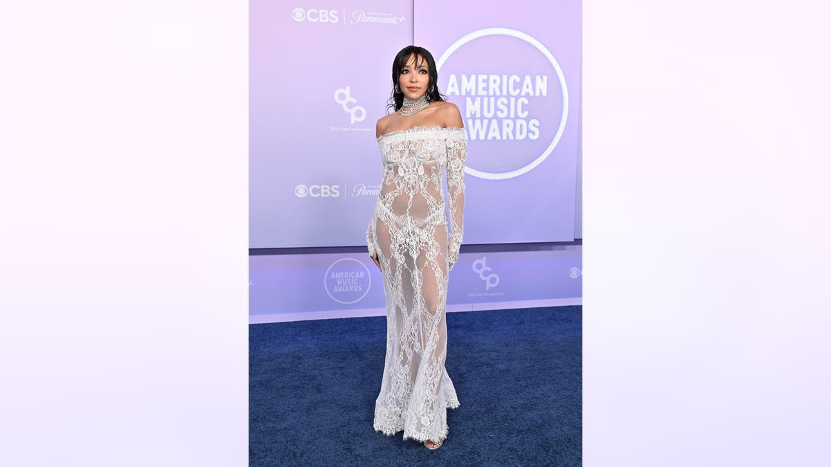 Tinashe standing on stage at the American Music Awards in Las Vegas