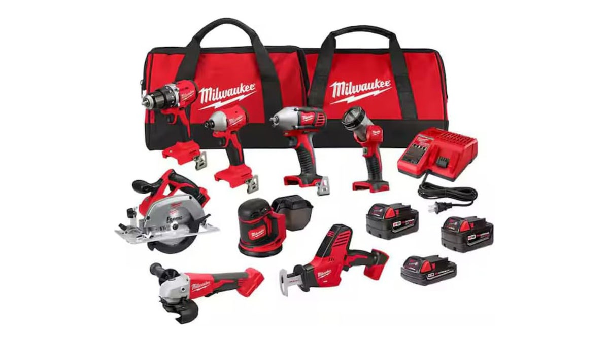 This set has yard tools and power tools all in one.