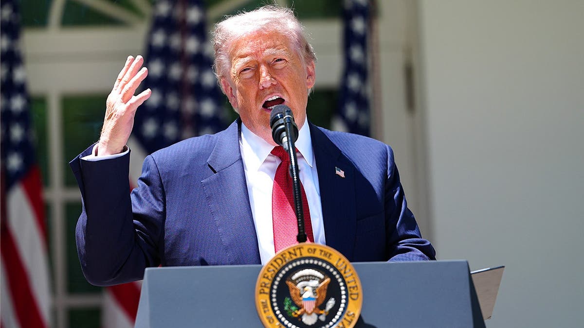 Trump fala durante o almoço do Dia das Mães no Rose Garden da Casa Branca.