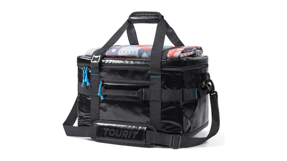 Pack drinks and snacks for the beach for under $20.