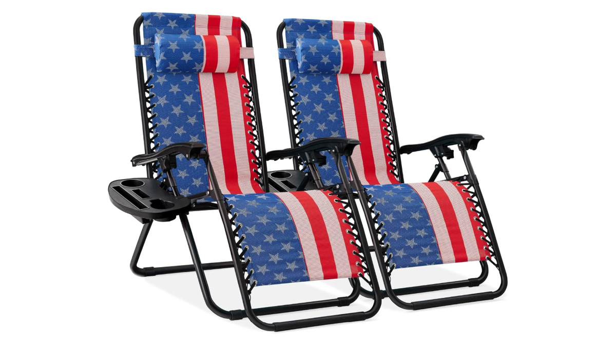 These zero gravity loungers have removable headrests.