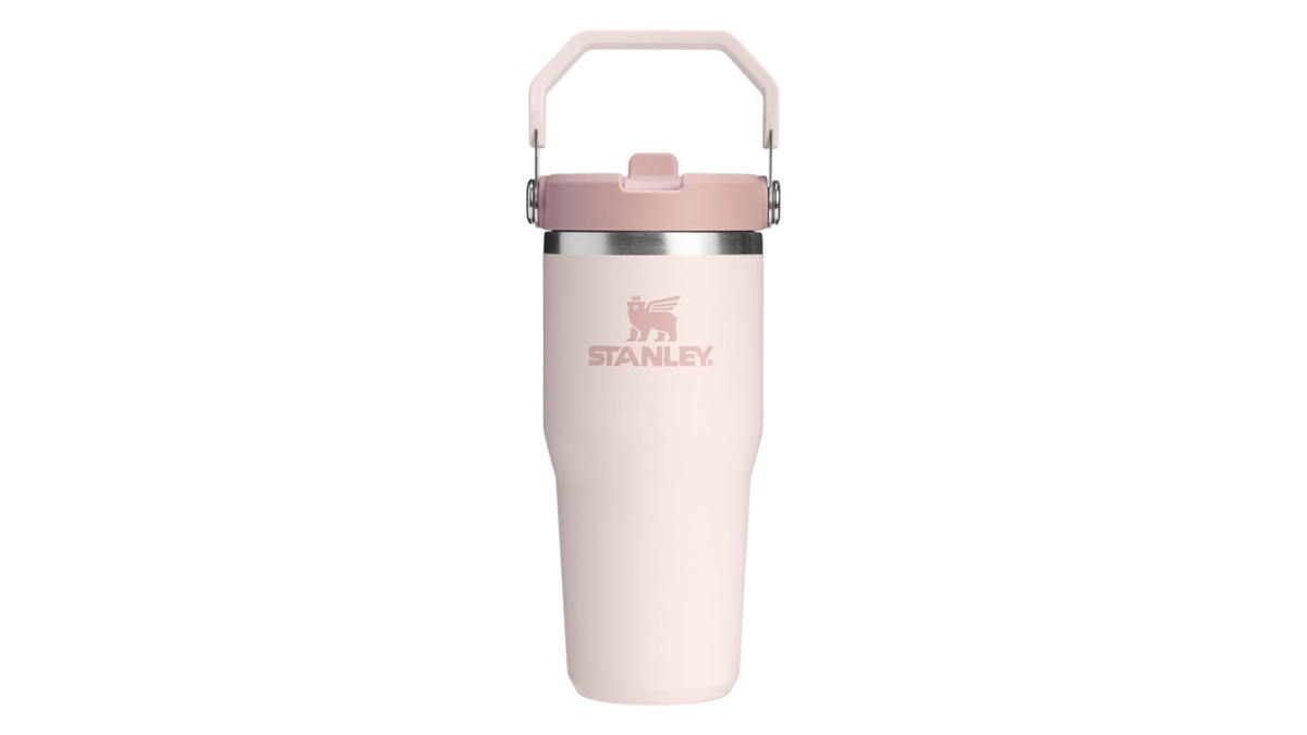 The flip straw lid creates a leakproof seal.