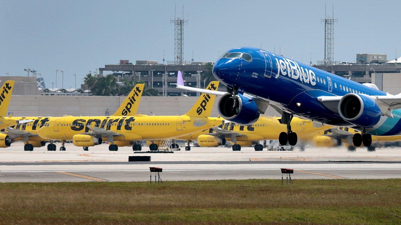 foxnews.com - Kelly McGreal - Top airline offers $99 rescue fares as thousands are left stranded by Spirit shutdown