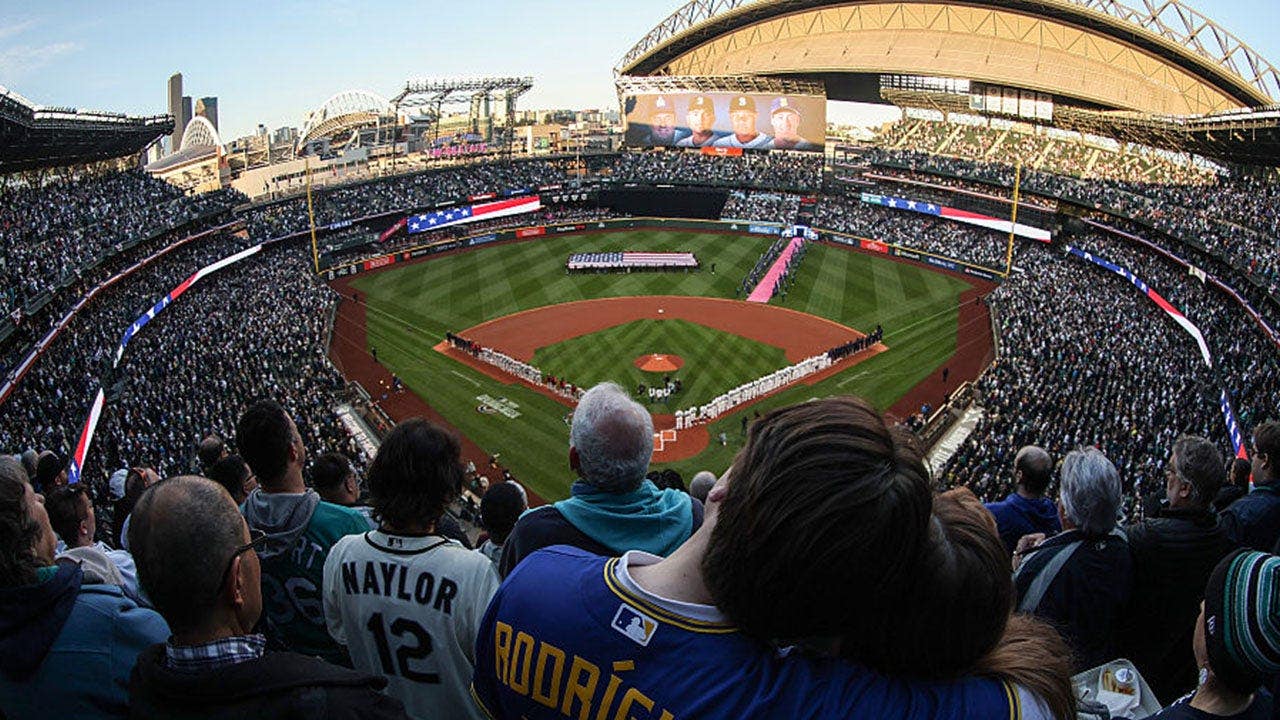 foxnews.com - Mark Harris - Selfie video captures scary moment baseball fan at Mariners game gets hit in the skull by foul ball