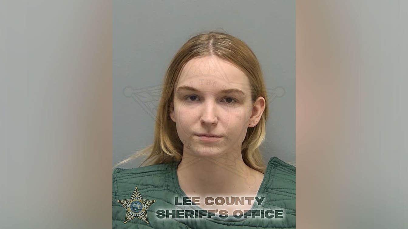 Mãe acusada depois que duas filhas pequenas foram encontradas afogadas com cocaína em seus sistemas no Texas