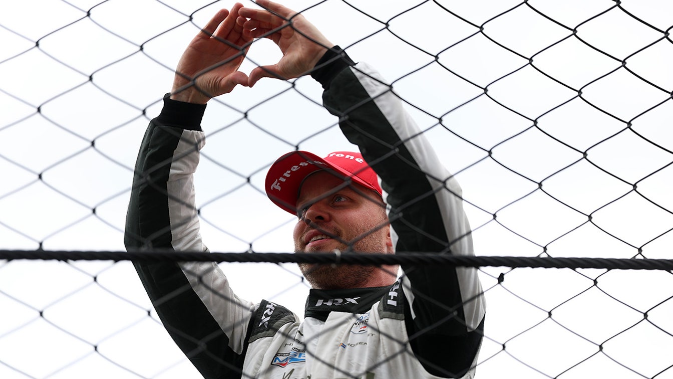 Ο οδηγός του IndyCar Felix Rosenqvist είχε την πιο πολυάσχολη εβδομάδα μετά τη νίκη του Indianapolis 500
