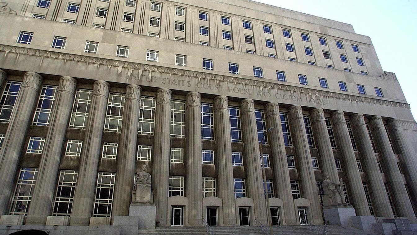 व्यक्ति पर संपत्ति, ओनलीफैन्स और लाइफ कोचिंग खरीदने के लिए पावर ऑफ अटॉर्नी के रूप में $735k से अधिक की चोरी करने का आरोप है