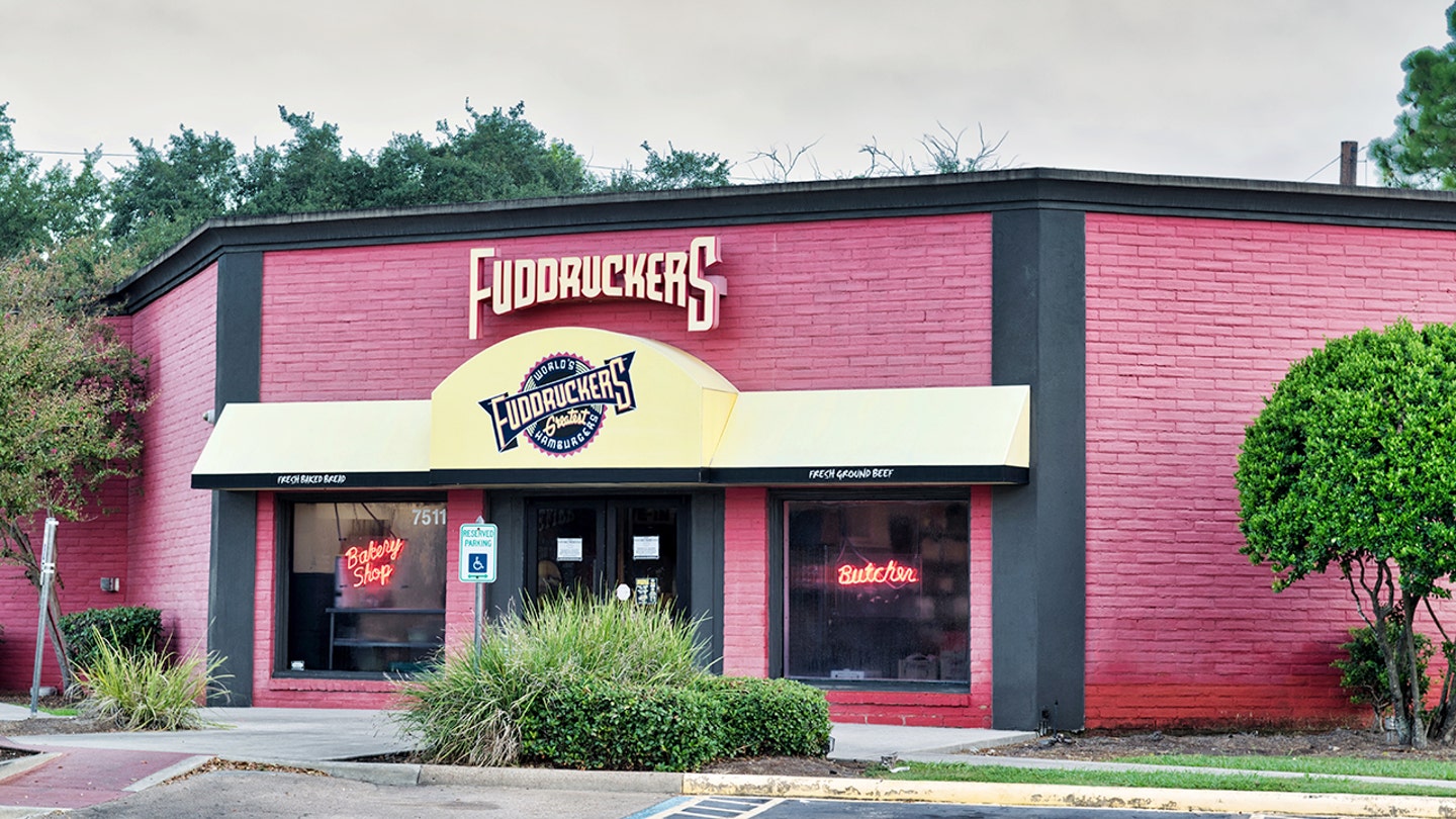 Το Fuddruckers έγινε το «Blockbuster» των μπέργκερ, και τώρα έχει σχεδόν εξαφανιστεί