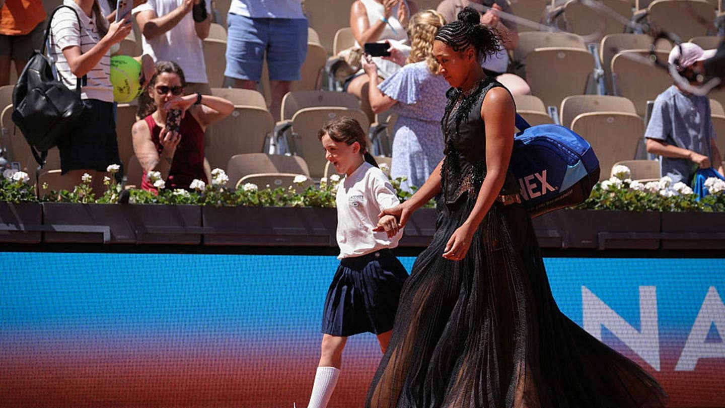 Η ολόμαυρη στολή της Naomi Osaka στο French Open συναγωνίζεται την εμπνευσμένη από μέδουσες εμφάνισή της από το Australian Open